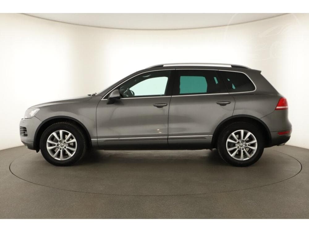 2010 Volkswagen Touareg - 3