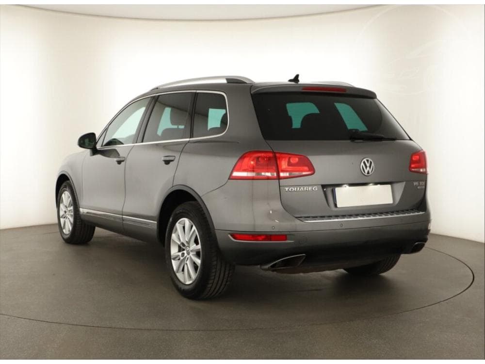 2010 Volkswagen Touareg - 4
