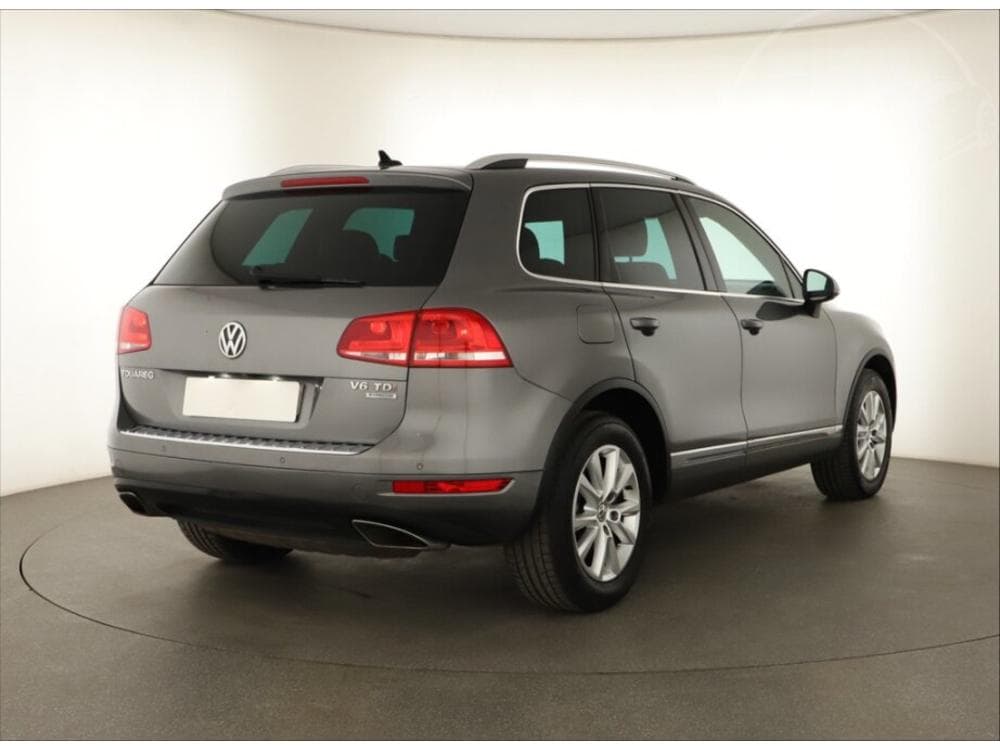 2010 Volkswagen Touareg - 5