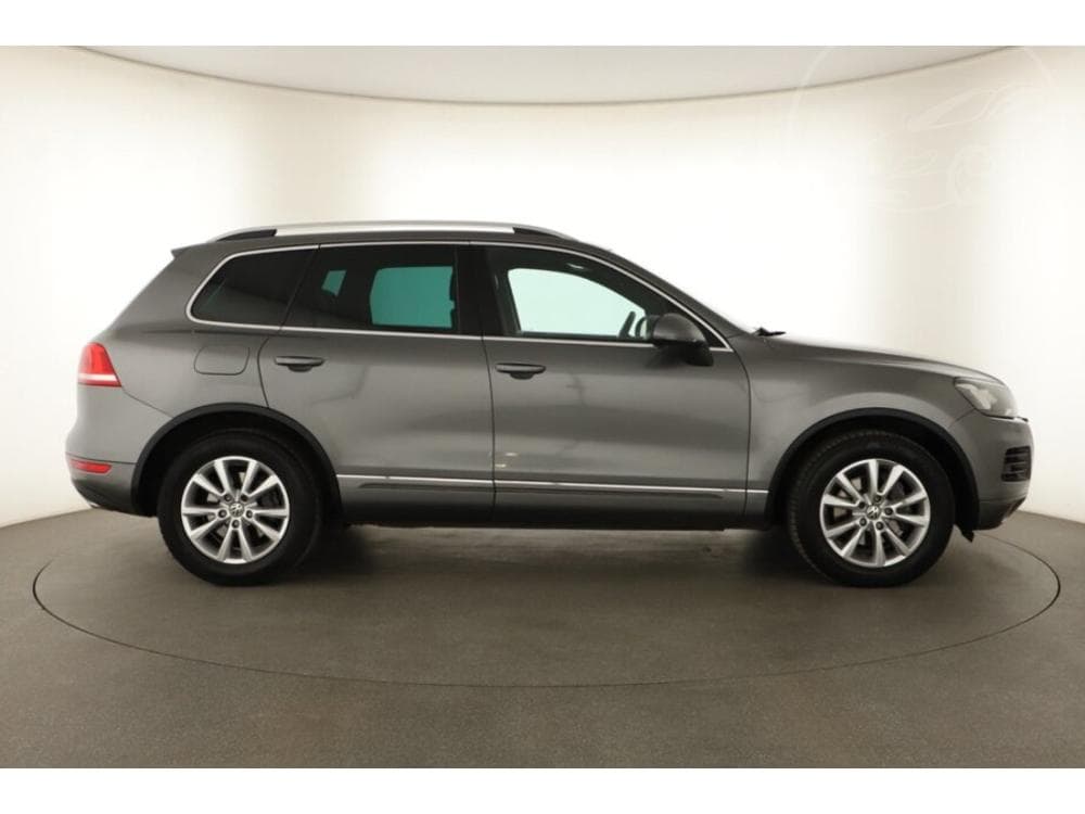 2010 Volkswagen Touareg - 6