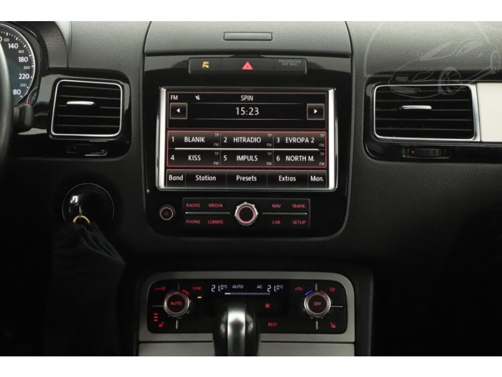 2010 Volkswagen Touareg - 14