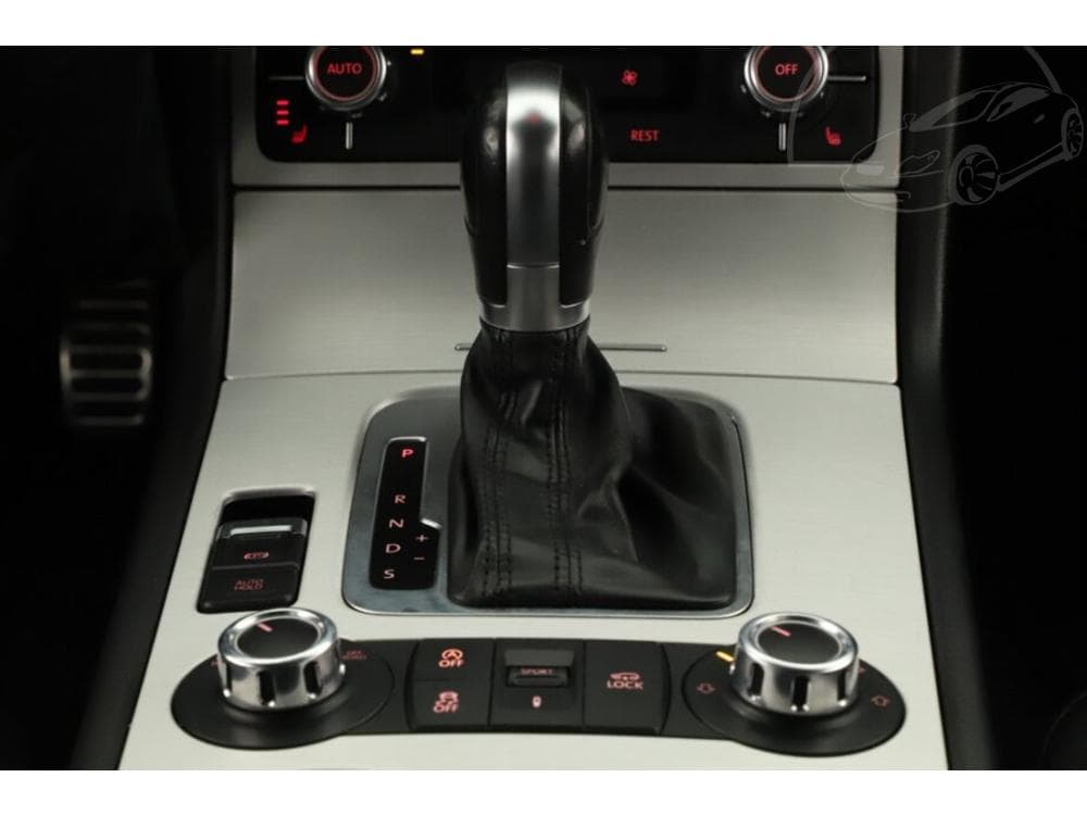 2010 Volkswagen Touareg - 15