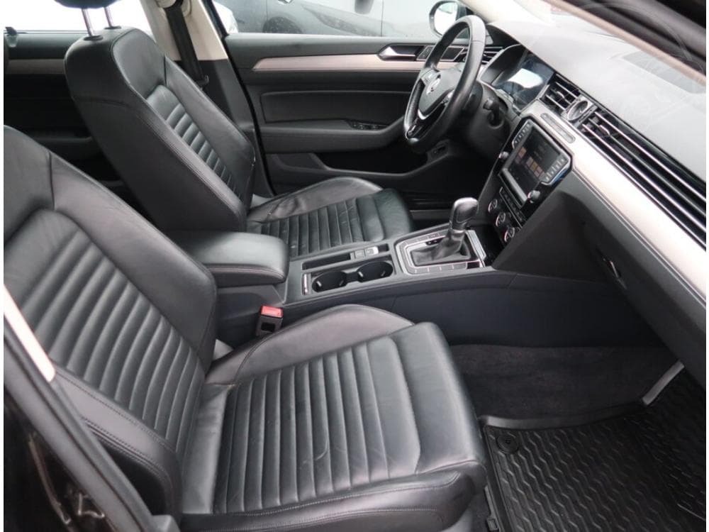 2014 Volkswagen PASSAT - 9