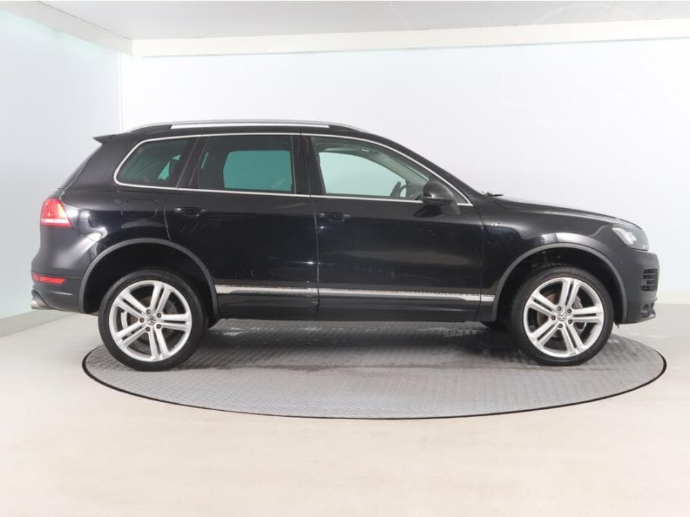 2012 Volkswagen Touareg - 6