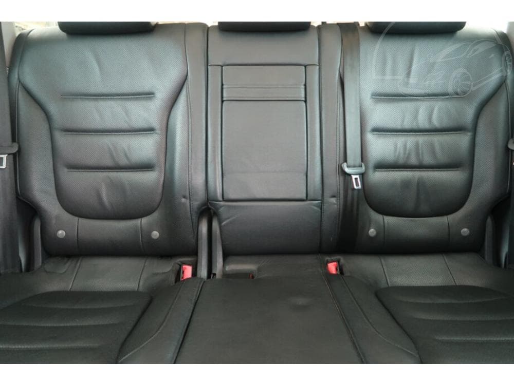 2012 Volkswagen Touareg - 10