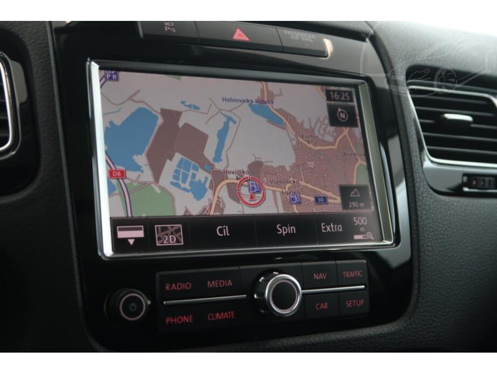 2012 Volkswagen Touareg - 13