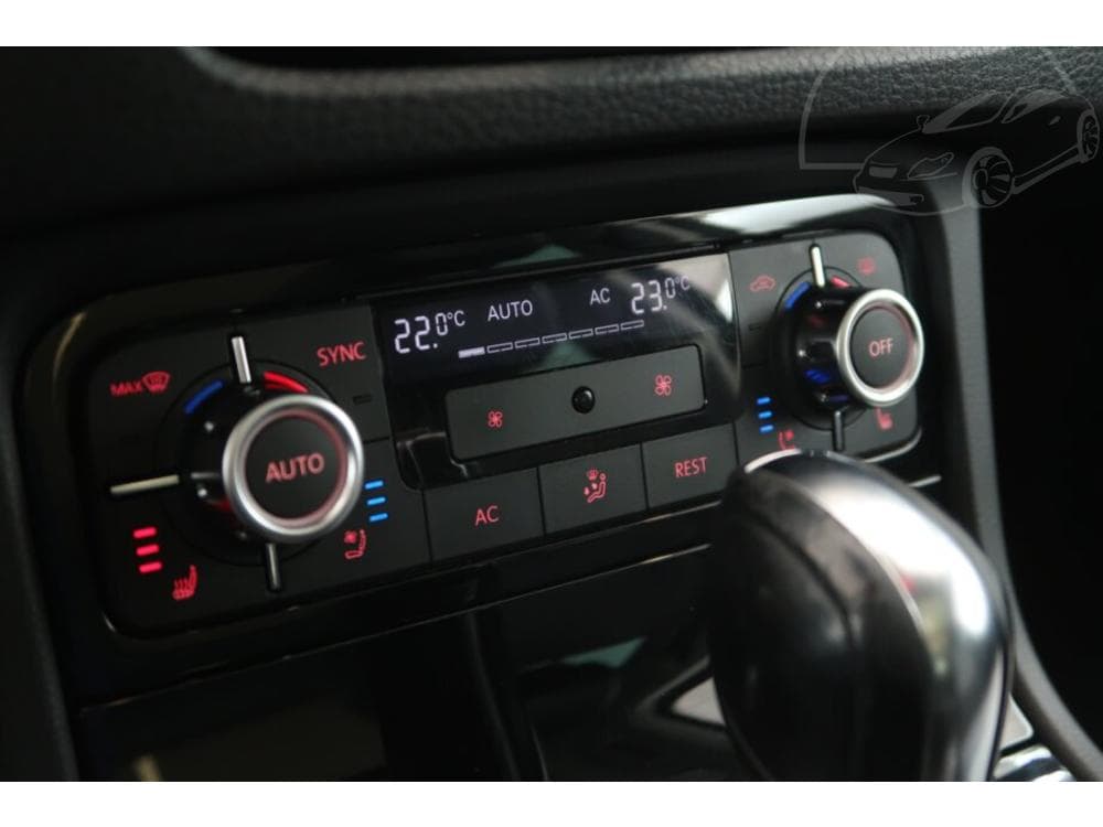 2012 Volkswagen Touareg - 15