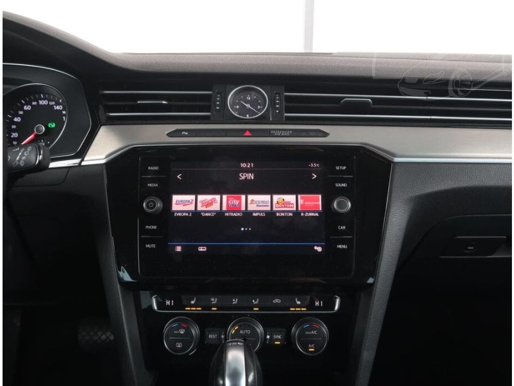 2017 Volkswagen PASSAT - 12