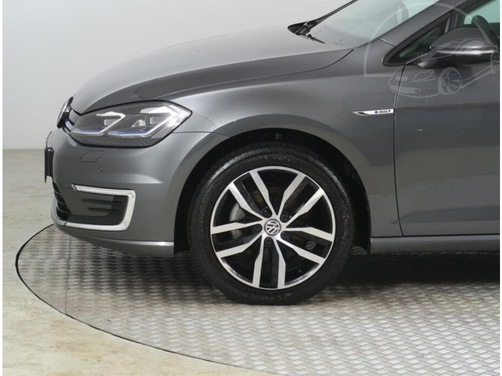 2020 Volkswagen Golf - 15