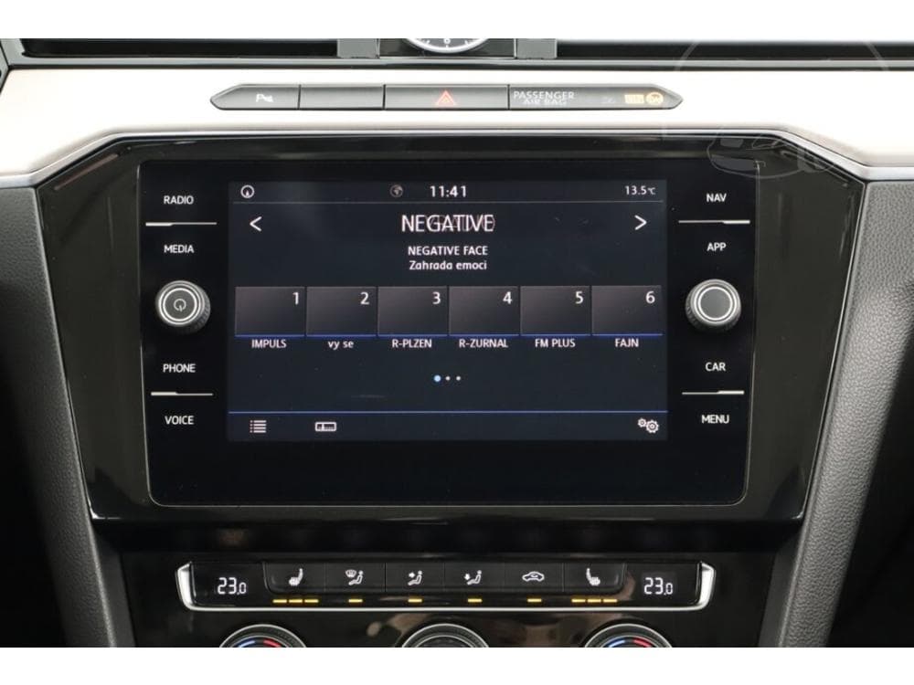 2017 Volkswagen Passat - 9