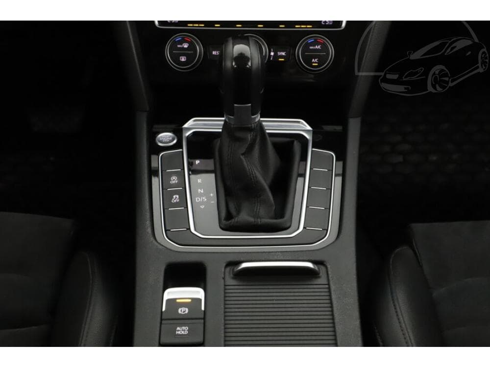 2017 Volkswagen Passat - 10