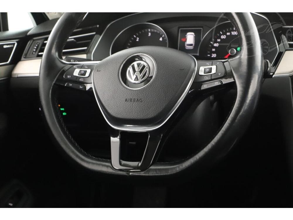 2017 Volkswagen Passat - 14