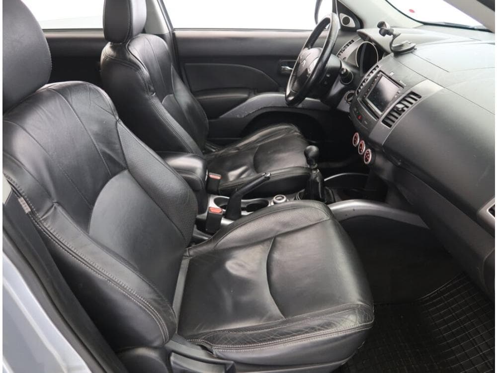 2009 Mitsubishi OUTLANDER - 9