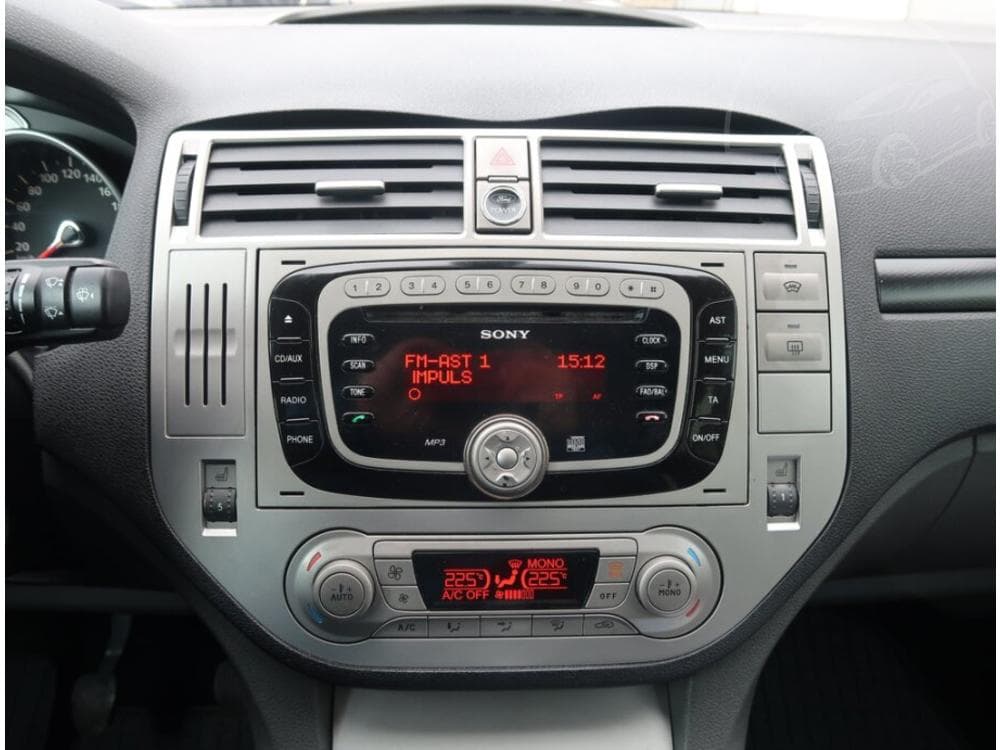 2010 Ford KUGA - 12