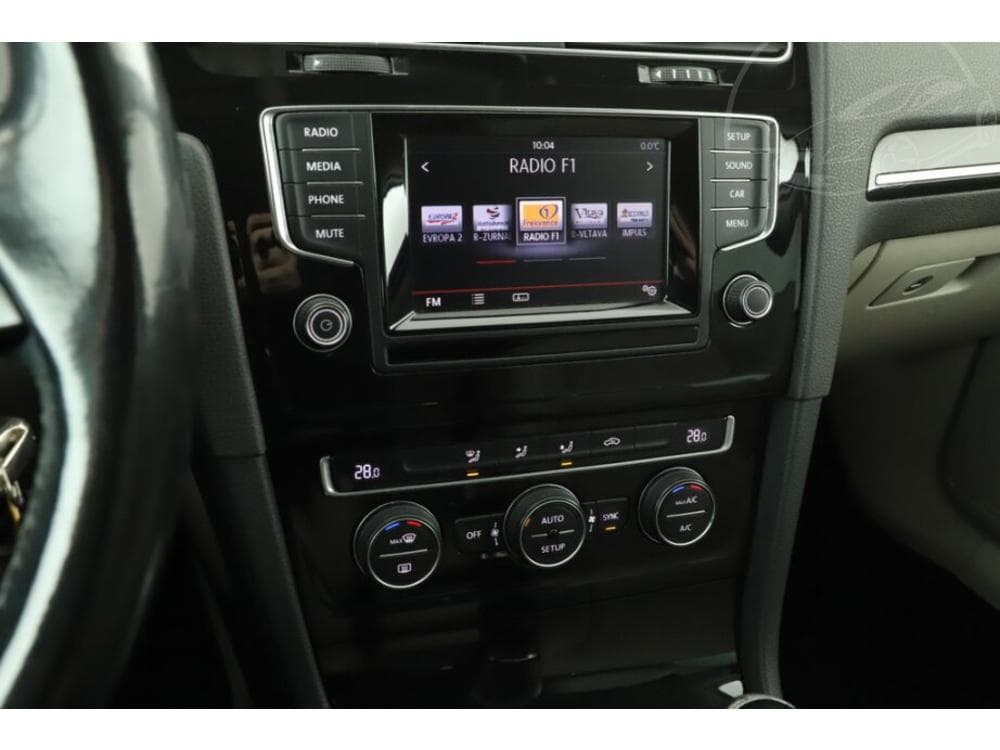 2013 Volkswagen GOLF - 9