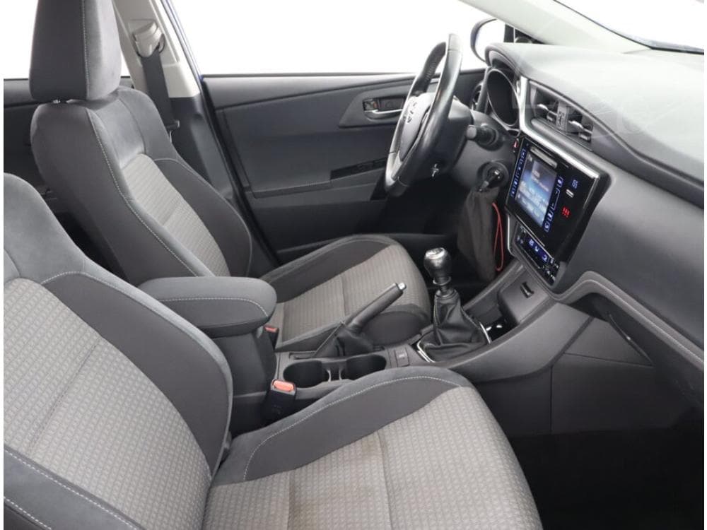 2018 Toyota AURIS - 9