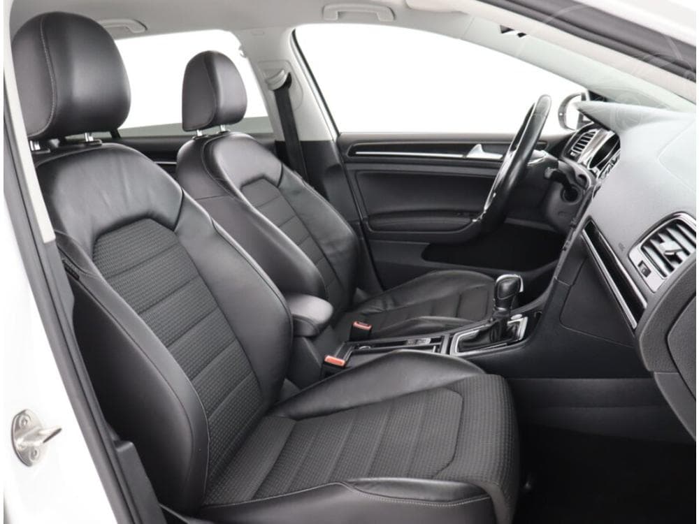2015 Volkswagen GOLF - 9