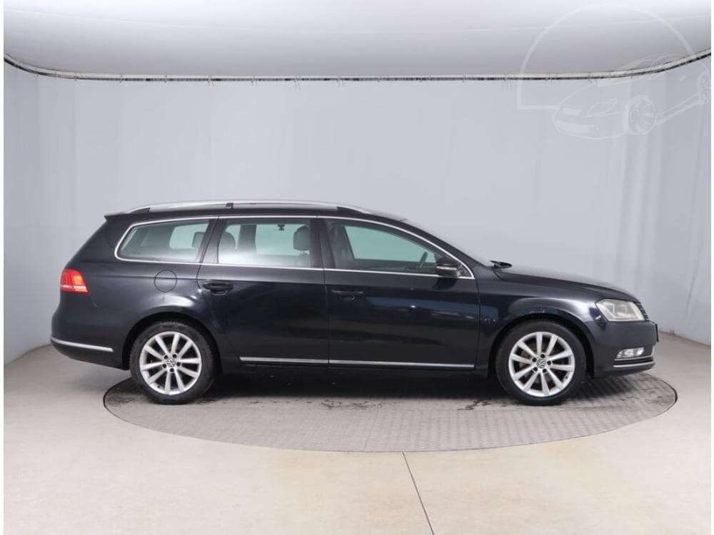 2011 Volkswagen PASSAT - 6