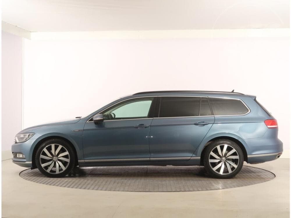 2018 Volkswagen PASSAT - 9