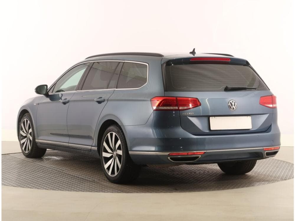 2018 Volkswagen PASSAT - 13