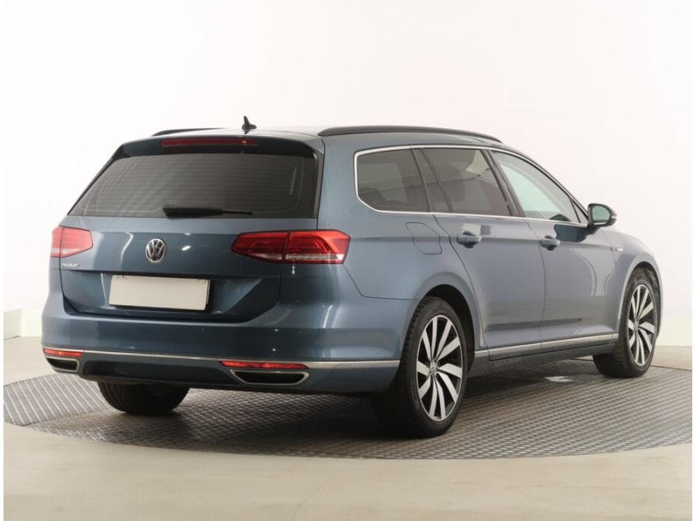 2018 Volkswagen PASSAT - 17