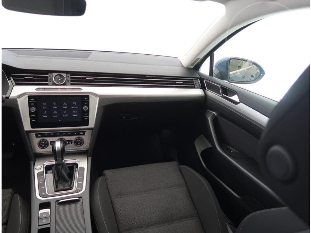 2018 Volkswagen PASSAT - 29