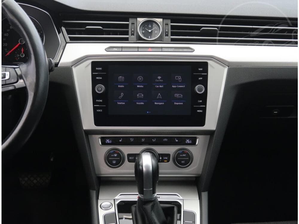 2018 Volkswagen PASSAT - 45