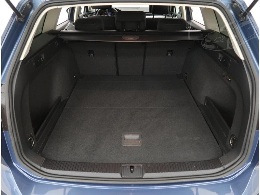 2018 Volkswagen PASSAT - 53