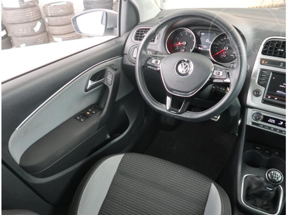 2015 Volkswagen POLO - 7