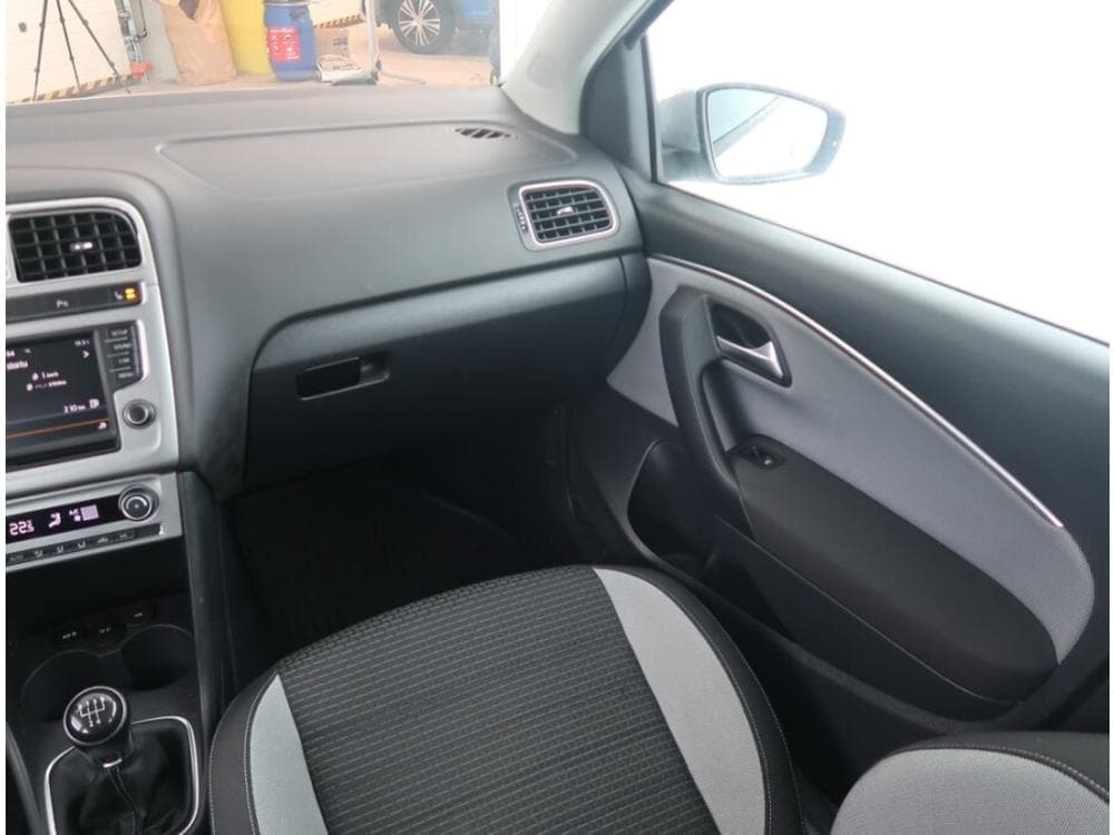 2015 Volkswagen POLO - 8