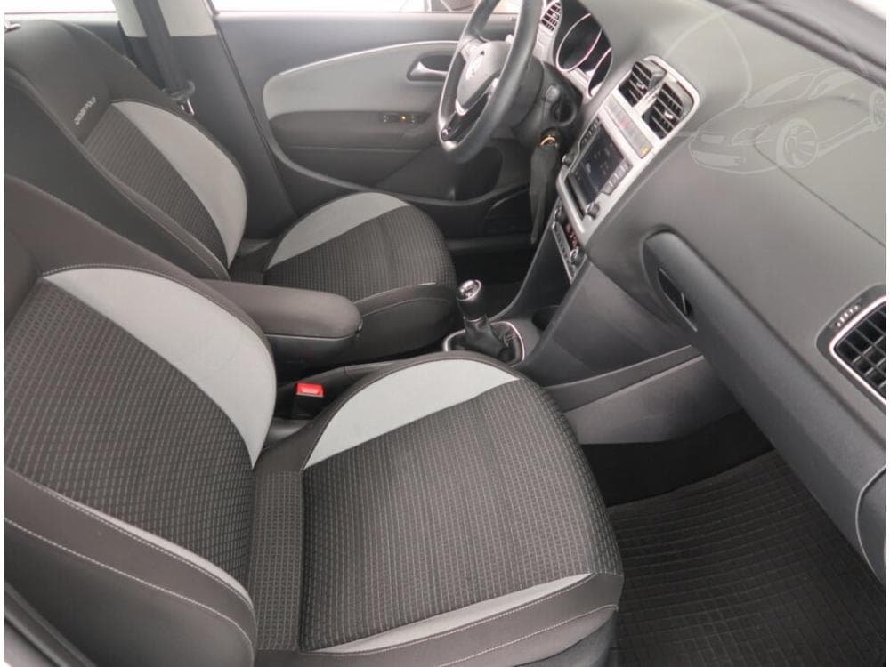2015 Volkswagen POLO - 9