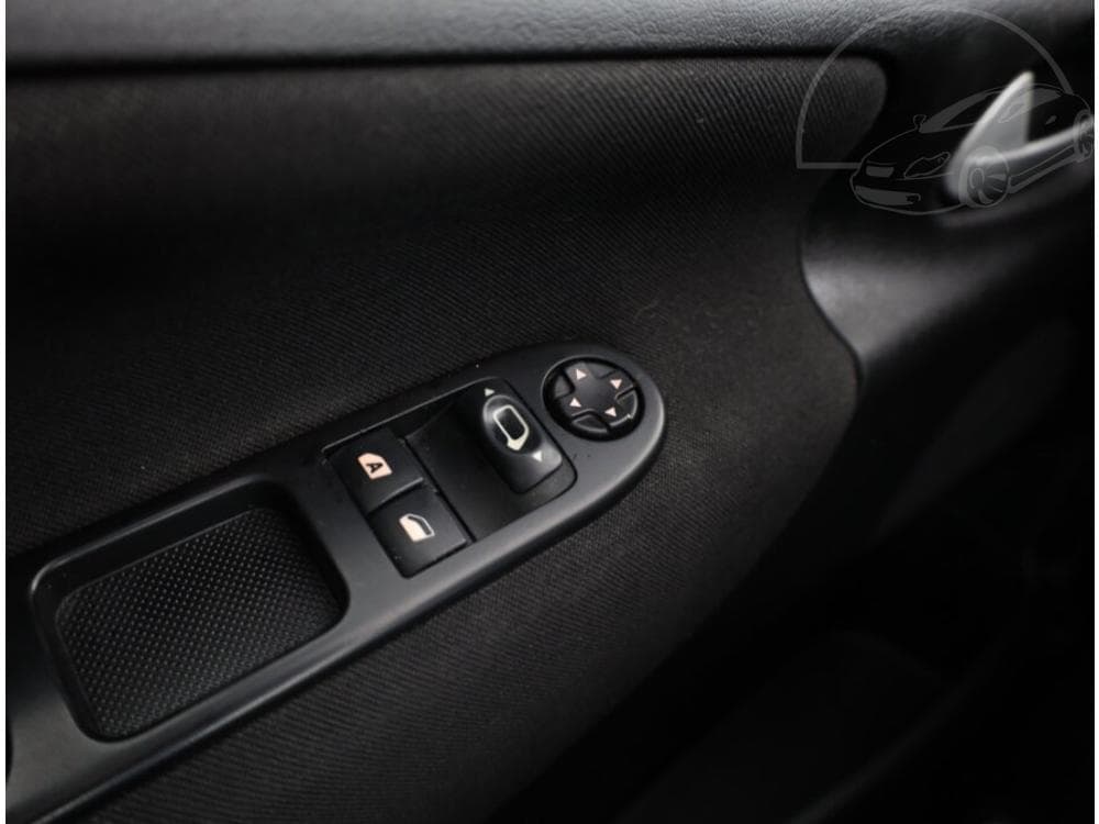 2013 Peugeot 207 - 11