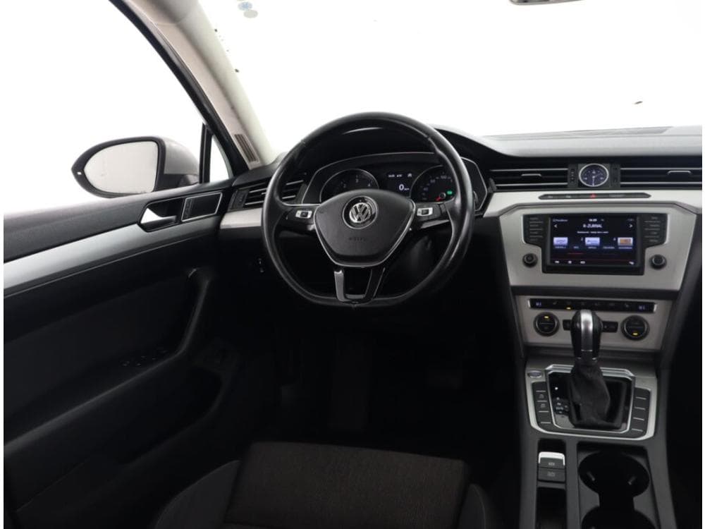 2015 Volkswagen Passat - 7