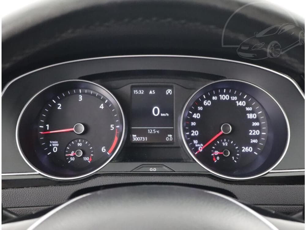 2015 Volkswagen Passat - 11