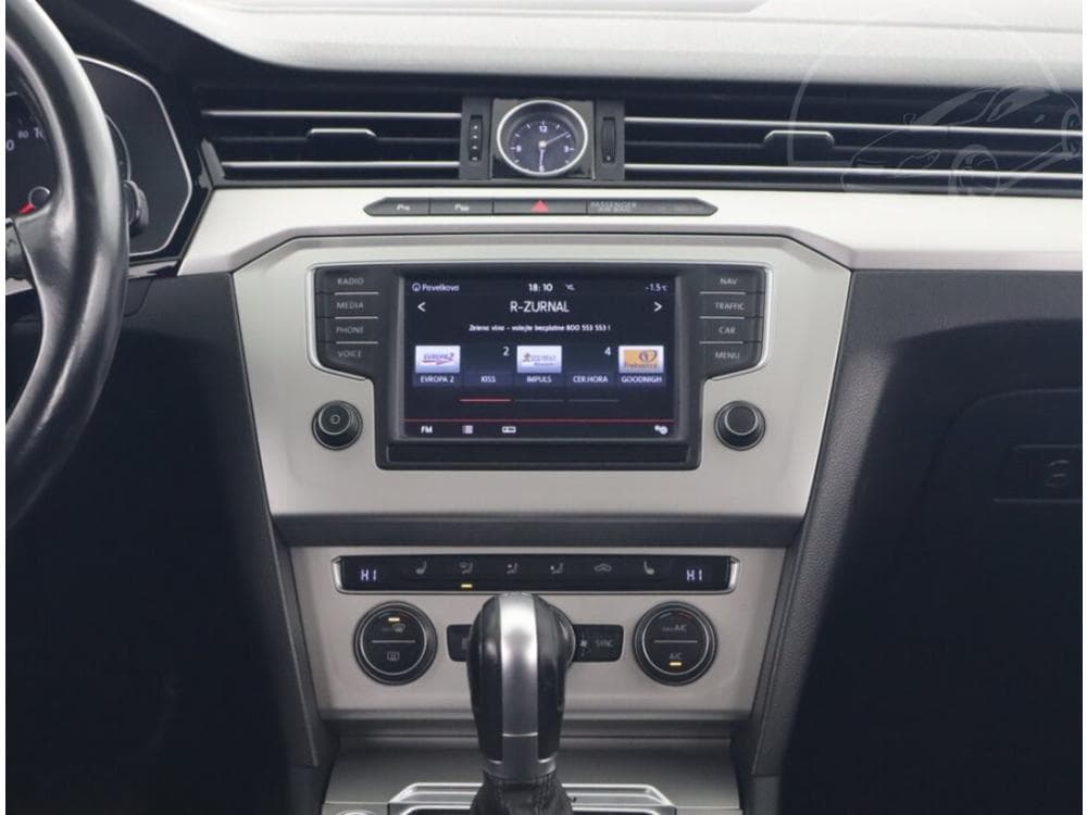 2015 Volkswagen Passat - 12