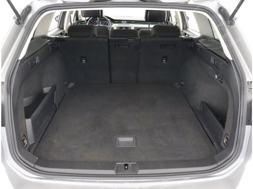 2015 Volkswagen Passat - 14