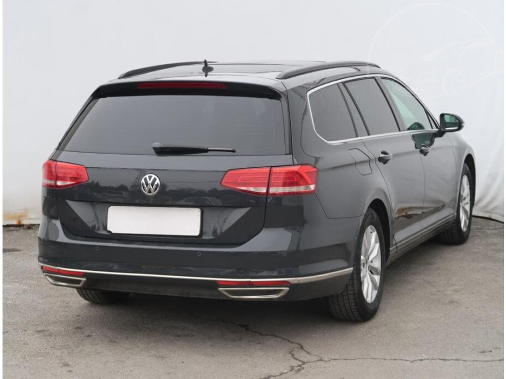 2015 Volkswagen Passat - 5