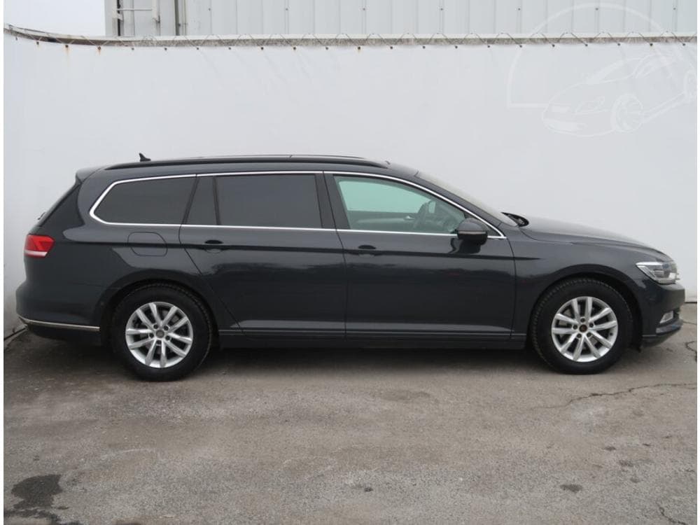 2015 Volkswagen Passat - 6