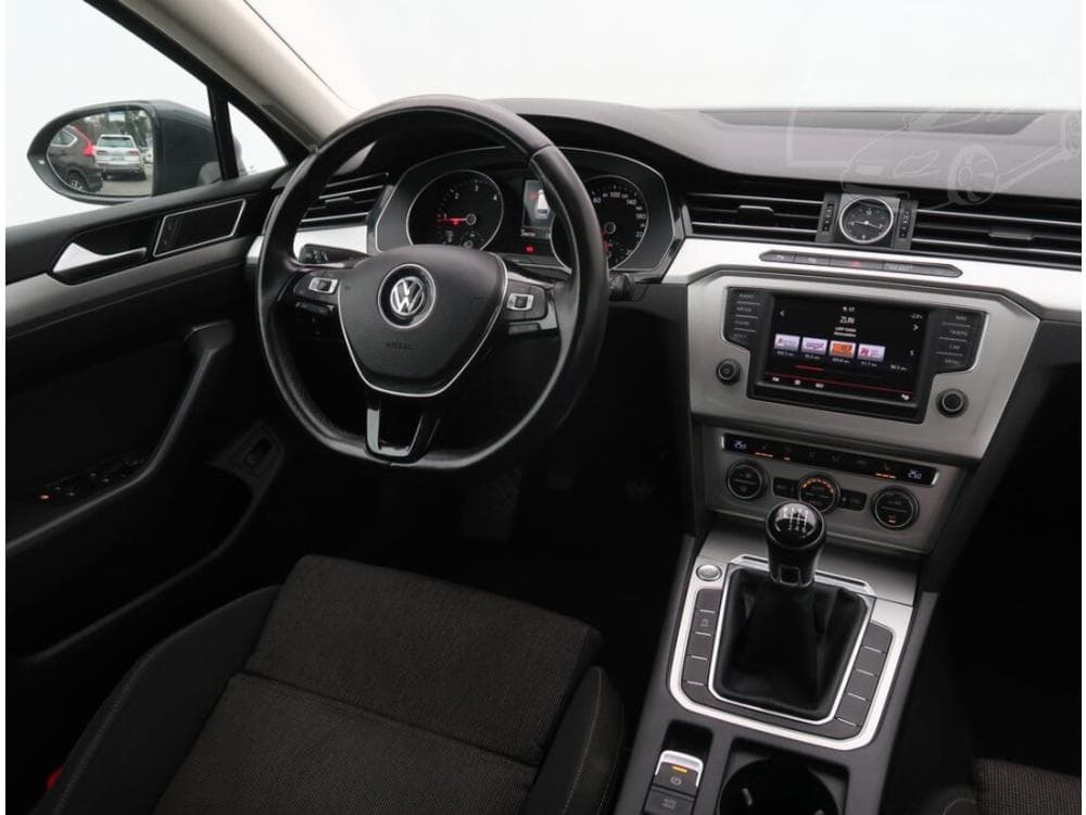 2015 Volkswagen Passat - 7
