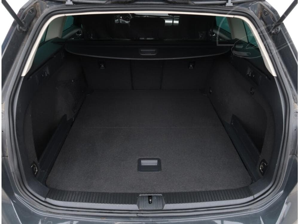 2015 Volkswagen Passat - 14