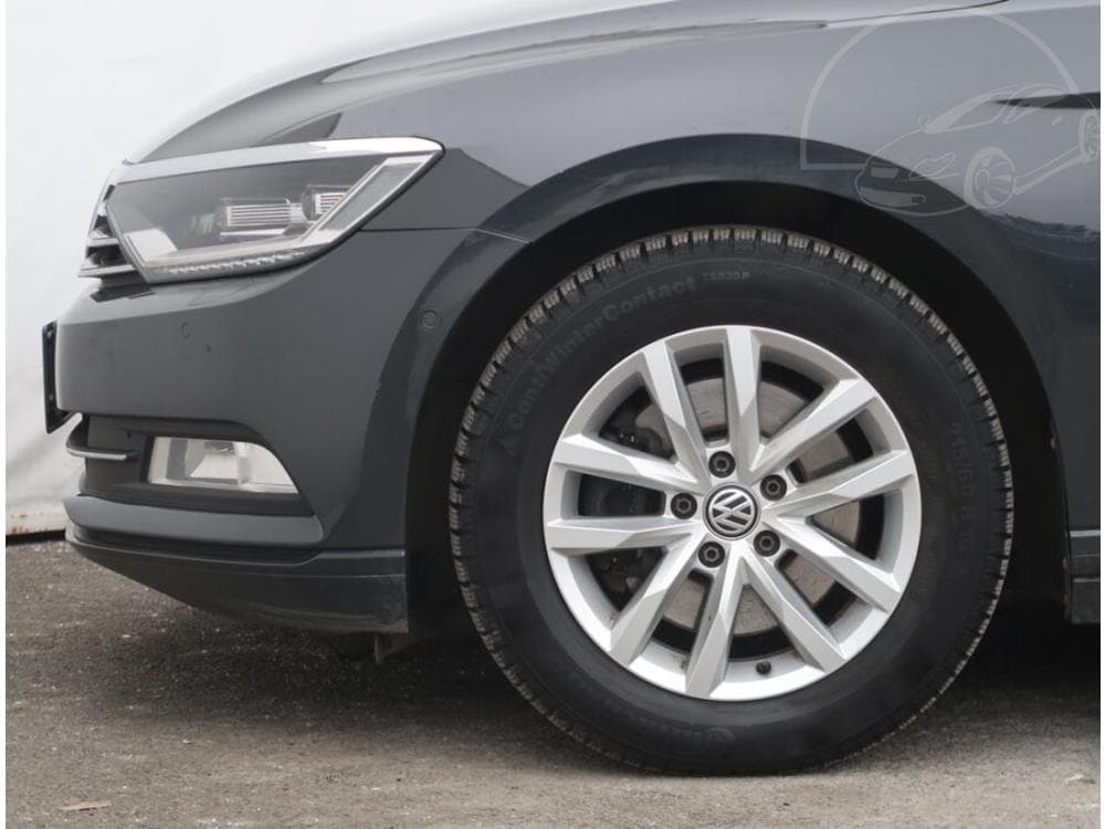 2015 Volkswagen Passat - 15