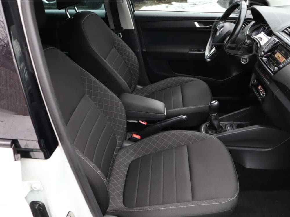 2015 Škoda FABIA - 7