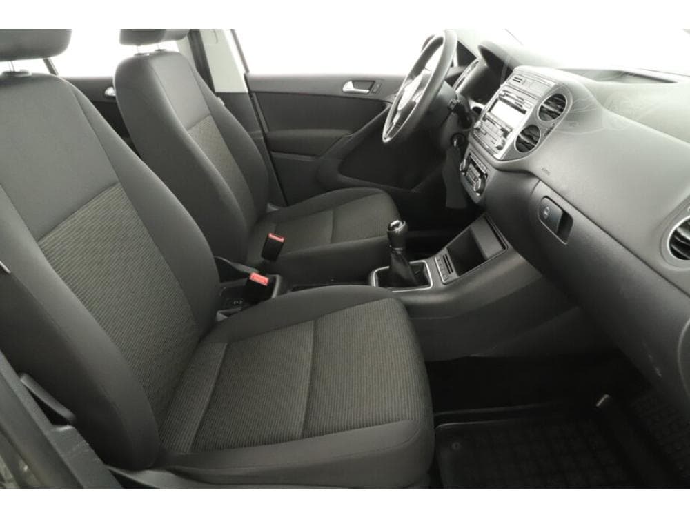 2012 Volkswagen Tiguan - 7