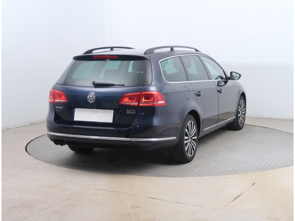 2013 Volkswagen PASSAT - 9
