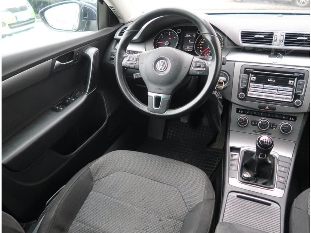 2013 Volkswagen PASSAT - 13