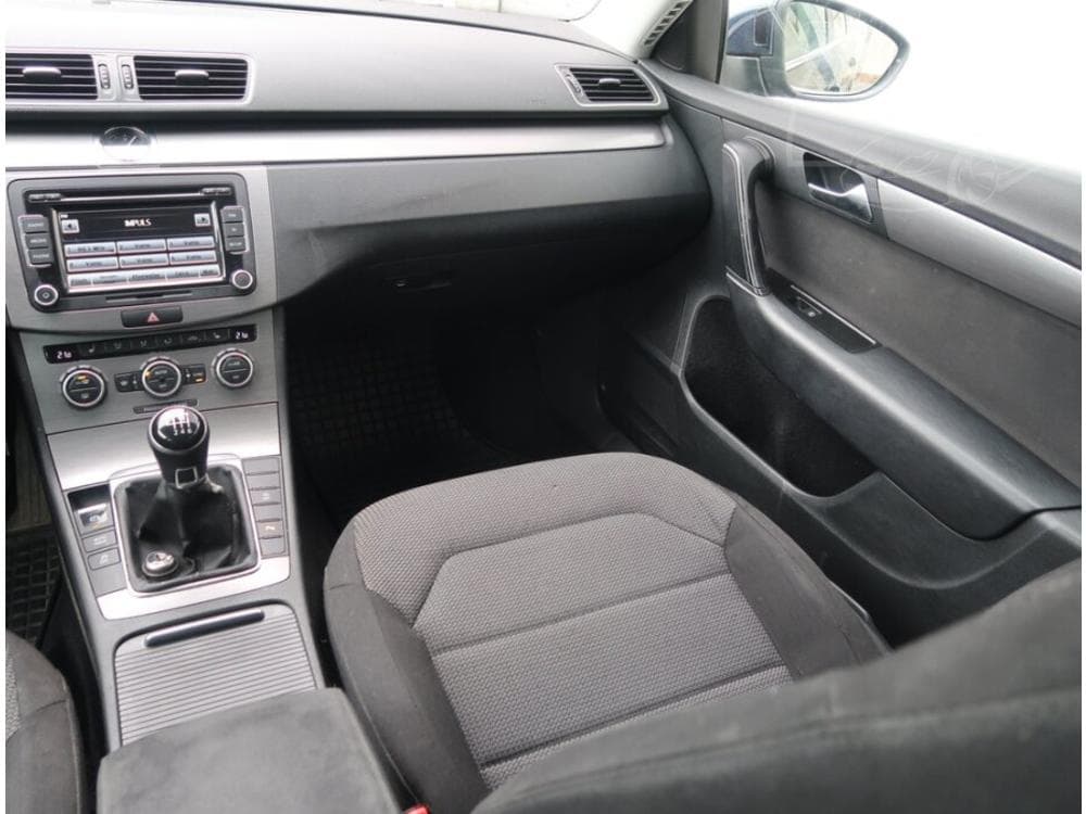 2013 Volkswagen PASSAT - 15