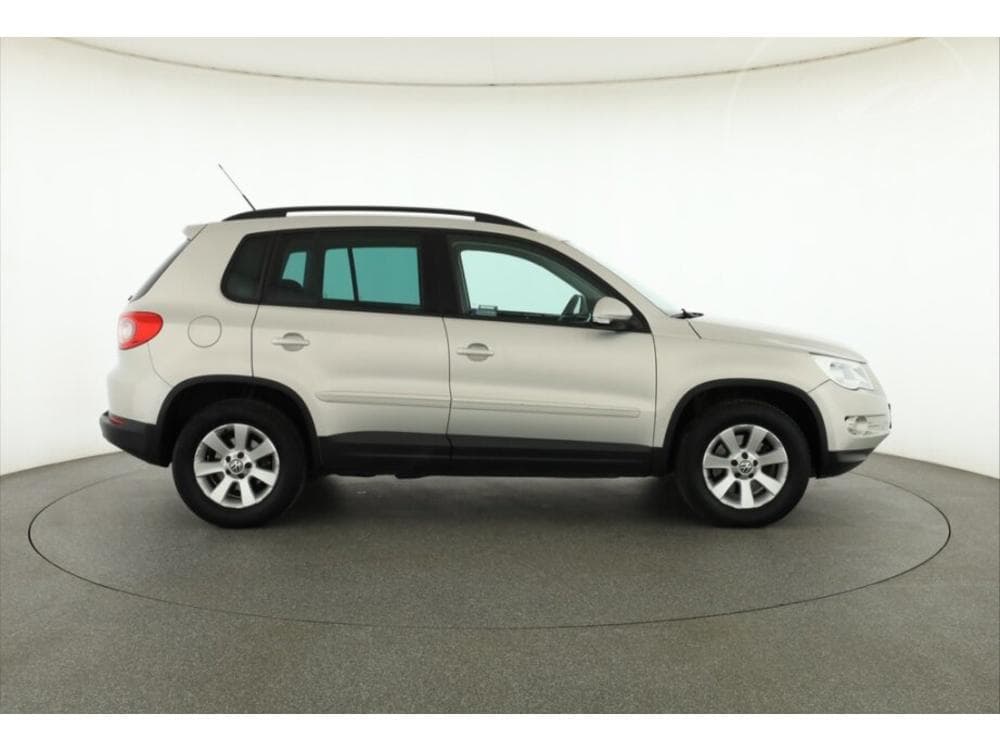 2011 Volkswagen Tiguan - 6