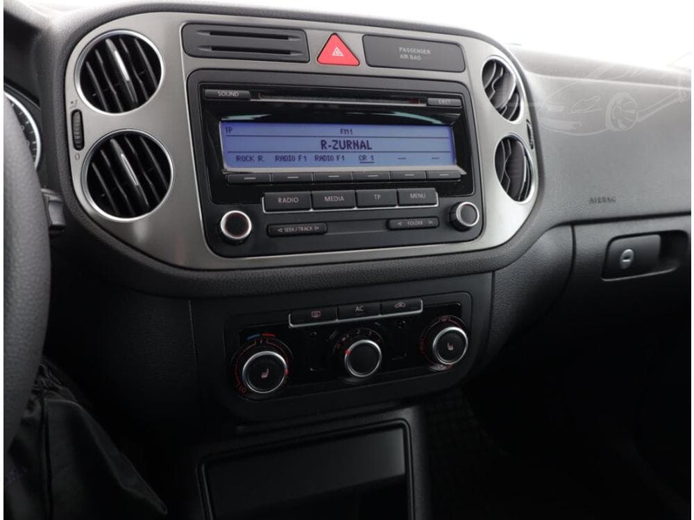 2011 Volkswagen Tiguan - 9