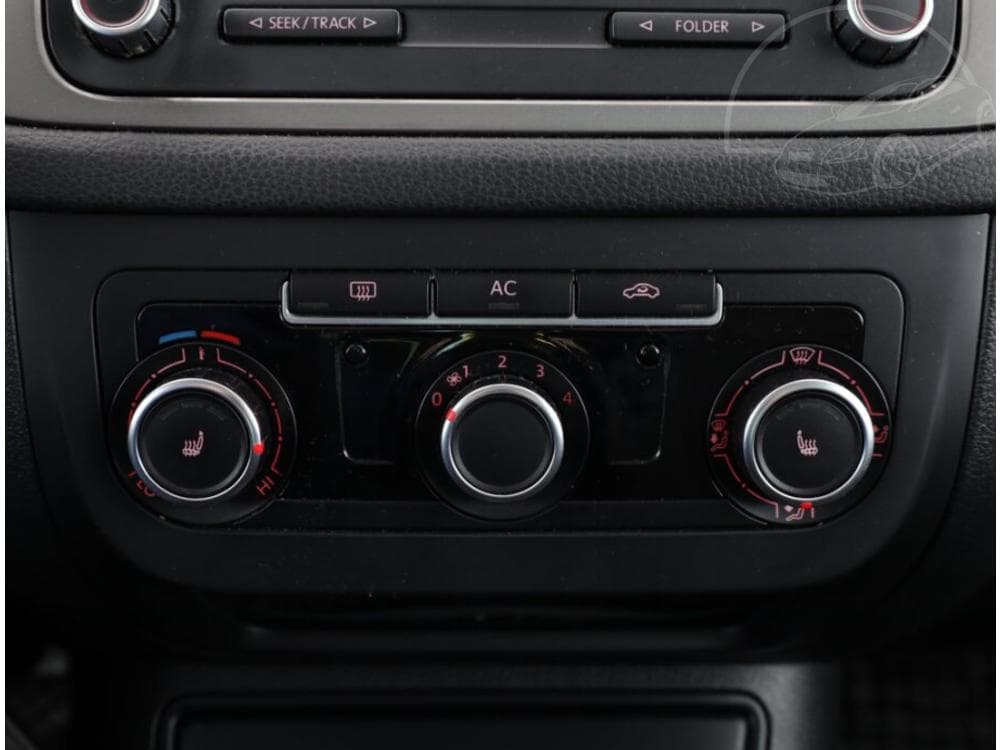 2011 Volkswagen Tiguan - 11