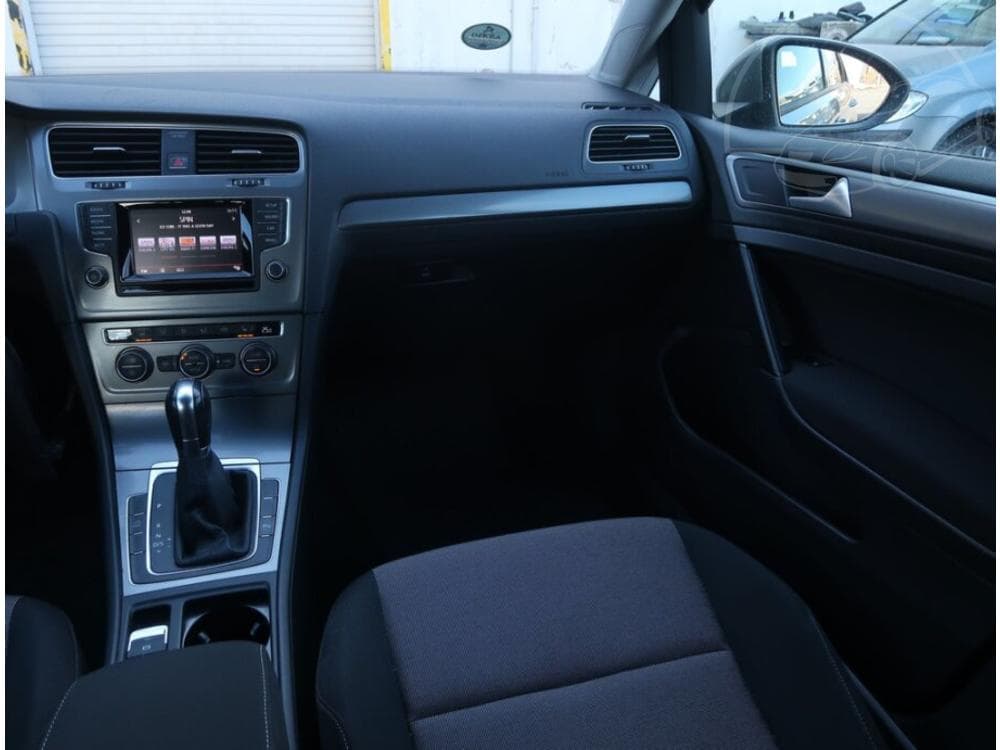 2013 Volkswagen GOLF - 8